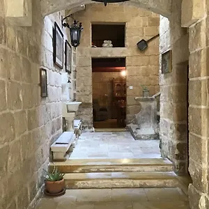  Holiday home Charming 17th Cent House Of Character In The Famous 3 Cities, Right Next To Valletta